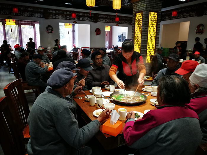 公司開(kāi)展“百善孝為先，公益火鍋宴”慶祝重陽(yáng)佳節(jié)