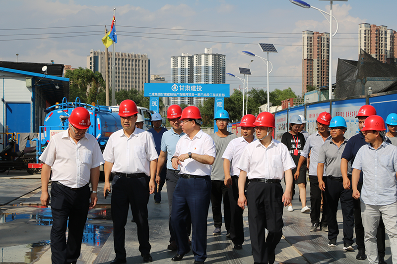 蘇躍華董事長蒞臨置業(yè)公司  百酈灣項(xiàng)目中心