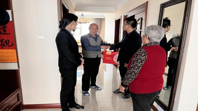 紅色物業(yè)，情暖中秋 ——上尚宅物業(yè)中心慰問孤寡老人